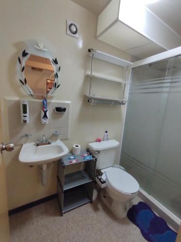 Ванная комната в Remodelada y moderna casa familiar