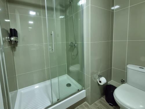 a bathroom with a glass shower with a toilet at Antofagasta Inolvidable-SOLO ADULTOS in Antofagasta
