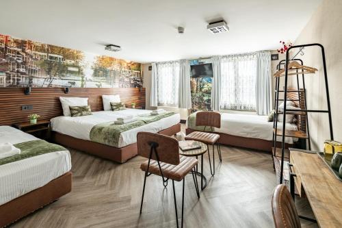 Postel nebo postele na pokoji v ubytování Historic Centre Hotel