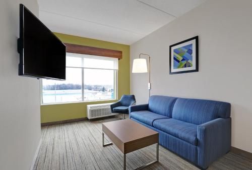 Μια τηλεόραση ή/και κέντρο ψυχαγωγίας στο Holiday Inn Express & Suites - Port Elgin
