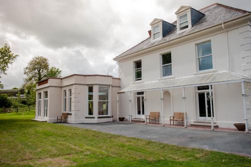 Το κτήριο όπου στεγάζεται  the country house
