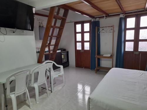 Μια τηλεόραση ή/και κέντρο ψυχαγωγίας στο Alojamiento Casa de T