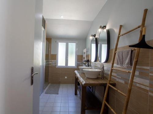 Kamar mandi di Gîte Champagnac-de-Belair, 3 pièces, 5 personnes - FR-1-616-336