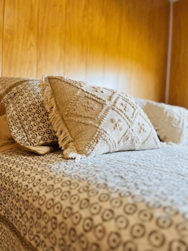 a bed with two pillows on top of it at Mehuín el Remanso de Paz in Mehuín