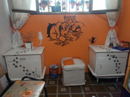 a bathroom with cats painted on the wall at La Cage in San Miguel de Tucumán