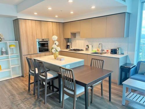 2BDR SkylineView APT Parking&AC – Photos 2