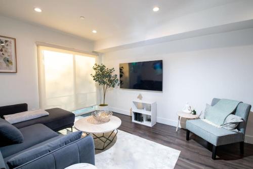 Luxury 2Bed/2Bath Apt in West Hollywood w/ Rooftop photo 10