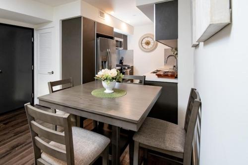 Luxury 2Bed/2Bath Apt in West Hollywood w/ Rooftop photo 11