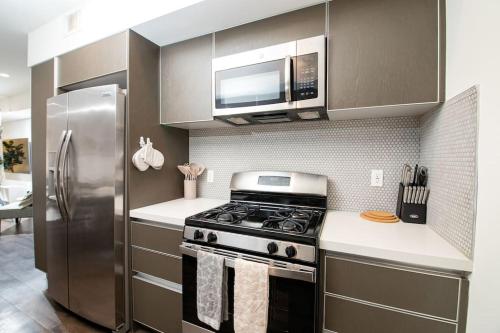 Luxury 2Bed/2Bath Apt in West Hollywood w/ Rooftop photo 13