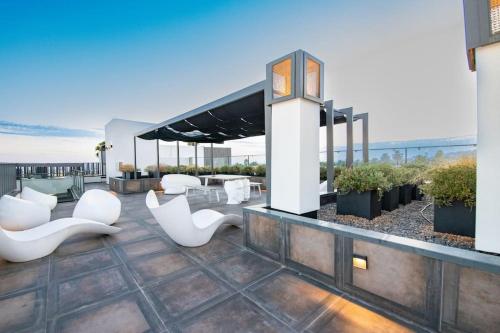 Luxury 2Bed/2Bath Apt in West Hollywood w/ Rooftop photo 34
