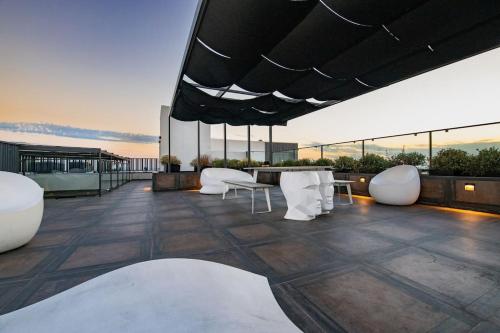 Luxury 2Bed/2Bath Apt in West Hollywood w/ Rooftop photo 35