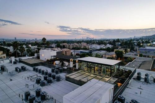 Luxury 2Bed/2Bath Apt in West Hollywood w/ Rooftop photo 39