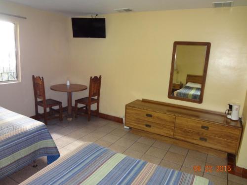 Una cama o camas en una habitación de Hotel Olivia