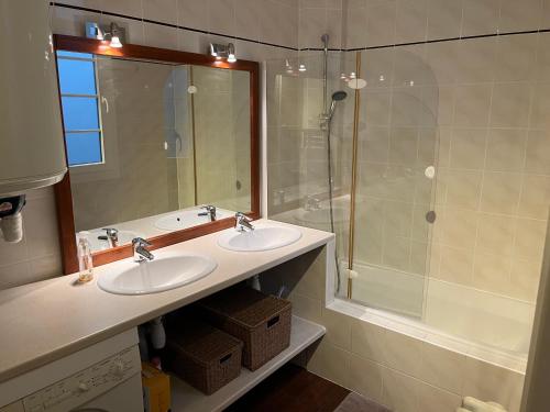 a bathroom with two sinks and a shower at 3 Cailloux in Amiens