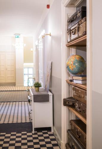 a hallway with a room with a desk and a globe at Neptun Badacsony in Badacsonytomaj