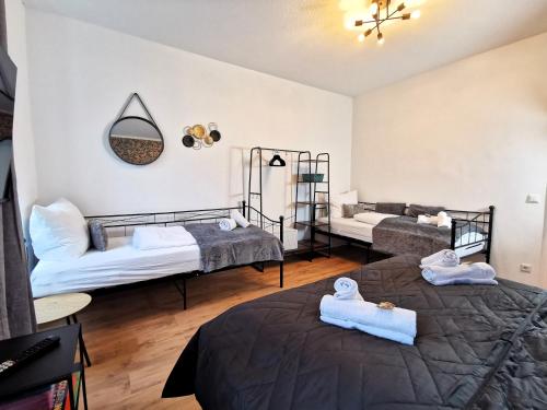 a bedroom with two beds with towels on them at BohnApartments Studio M City - Domplatz - WLAN - Vollausstattung in Erfurt