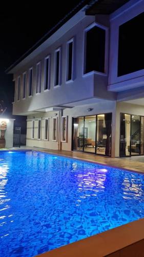 Πισίνα στο ή κοντά στο Rumah Amaan