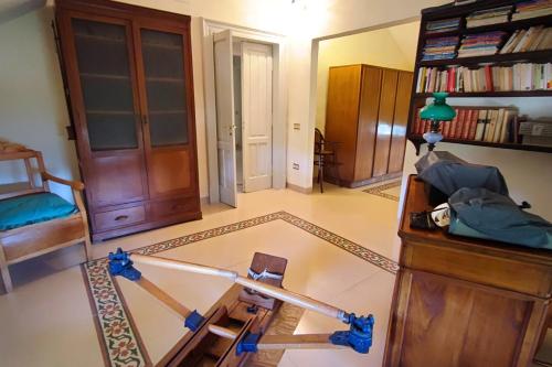 Η βιβλιοθήκη της βίλας