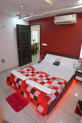 Ein Bett oder Betten in einem Zimmer der Unterkunft Palm Suite With Sky Terrace on 11th floor Fortune Serenity