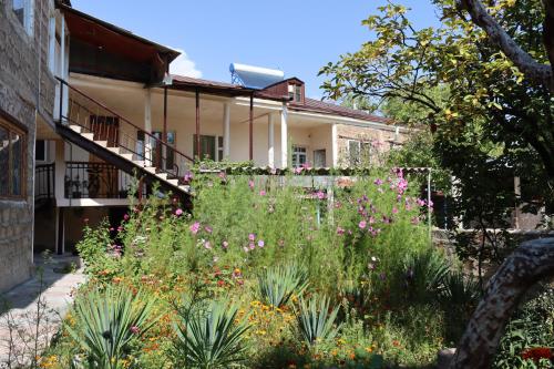 Zahrada ubytování SELINA GUEST HOUSE