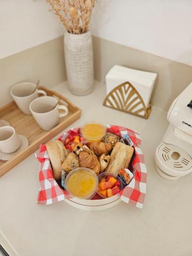 Mad på timebasishotellet eller i nærheden