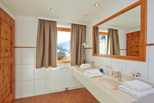 Bilik mandi di Das Hopfgarten Aparthotel
