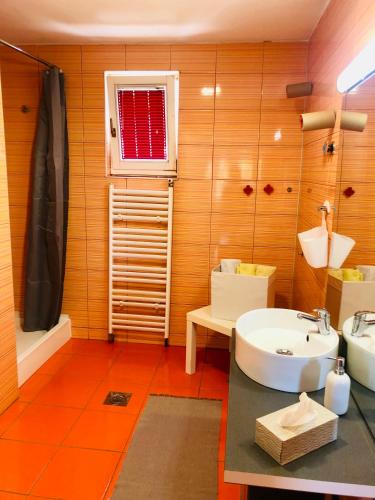 Ένα ή περισσότερα κρεβάτια σε δωμάτιο στο Apartman STUDIO Sch Sch Sch
