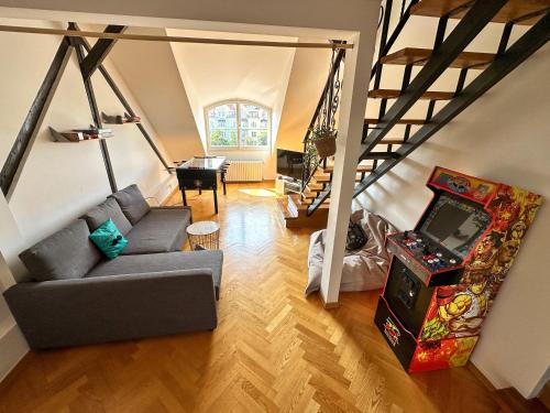 Lovely large flat in historic building, balcony, parking