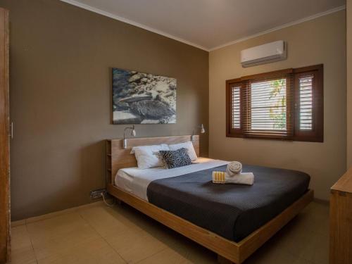 Ένα ή περισσότερα κρεβάτια σε δωμάτιο στο Holiday Home by Sea Willemstad Pool