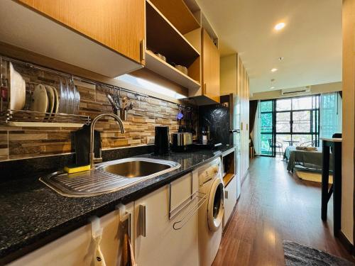 Køkken eller tekøkken på Brand Naithon Condo C411