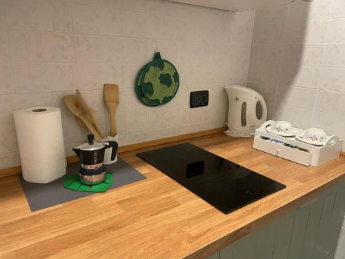 a kitchen counter with a counter top with a counter top at CasaBolla in Genova