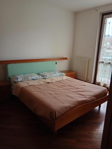 a bedroom with a bed in a room with a window at Casa Francesca in Villongo SantʼAlessandro