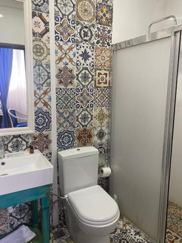Ένα μπάνιο στο MAVİ PALAS HOTEL
