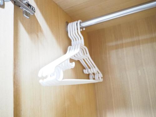 a white towel rack hanging from a wall at NANA BEST INN HOTEL in Makkasan