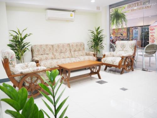 a living room with a couch and two chairs and a table at NANA BEST INN HOTEL in Makkasan