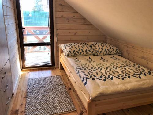 Postel nebo postele na pokoji v ubytování Dom Wypoczynkowy w Królowym Moście