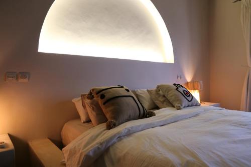 a bedroom with a bed with pillows on it at Kasbah des cyprès in Skoura