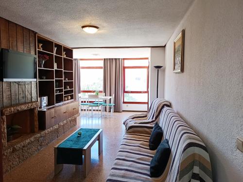 NOG - Apartment with Terrace and Pool in the Heart of Torremolinos - AC and Lift