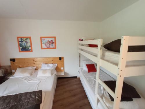 Ένα ή περισσότερα κρεβάτια σε δωμάτιο στο Superbe appartement vue panoramique pied des pistes