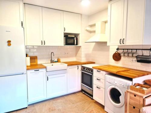 Η κουζίνα ή μικρή κουζίνα στο Bonito apartamento con vistas al mar