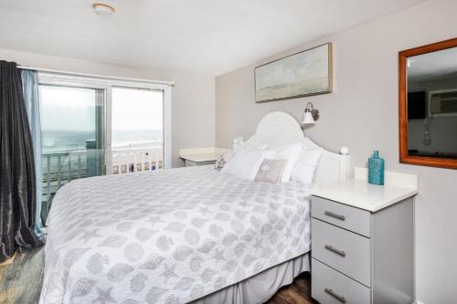 Ένα ή περισσότερα κρεβάτια σε δωμάτιο στο The Atlantic Motel