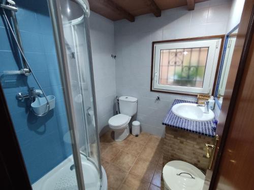 Ένα μπάνιο στο RÚSTIC AMB PISCINA PRIVADA