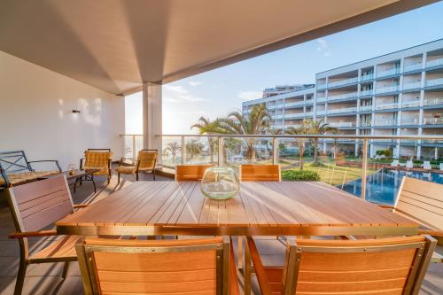 a dining room with a table and chairs at Suite BM - 3 Pools-Gym-AC-Huge Balcony Sea View in Funchal