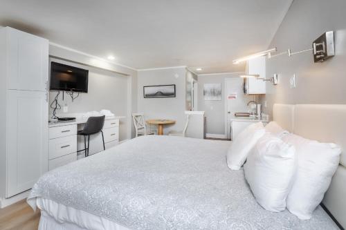 Η κουζίνα ή μικρή κουζίνα στο The Atlantic Motel