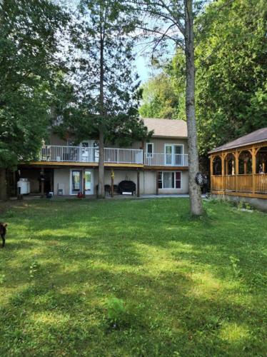 Quaint Waterfront Retreat – Photos 2