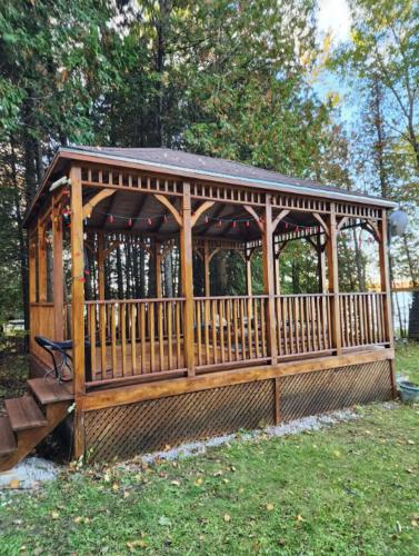 Quaint Waterfront Retreat – Photos 3