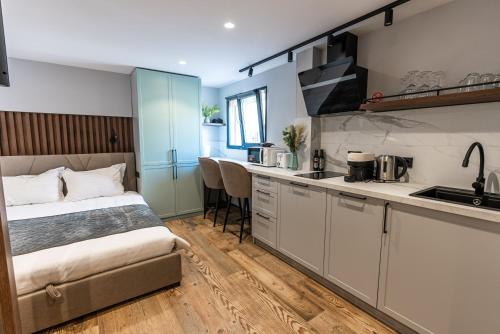 a small bedroom with a bed and a kitchen at Apartments DREAM in Málaga