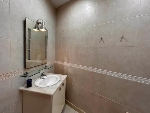 Ein Badezimmer in der Unterkunft Claureece Court Mgarr