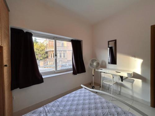 Ein Bett oder Betten in einem Zimmer der Unterkunft Claureece Court Mgarr