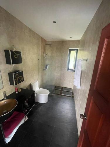 Ένα μπάνιο στο Baan Chaweng Hill Samui